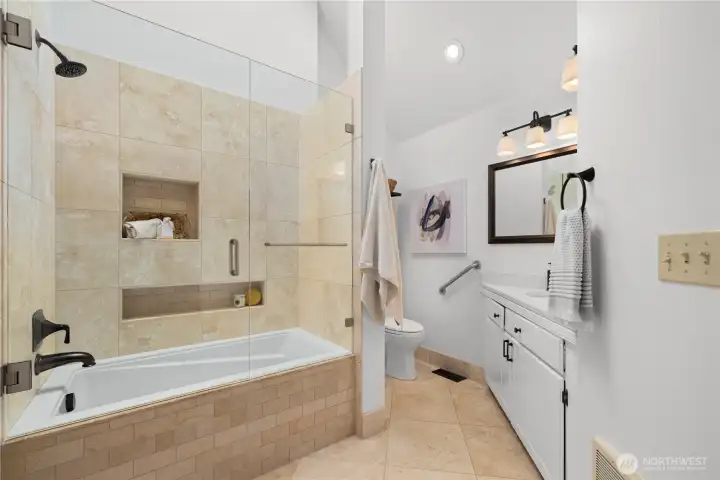 Full bathroom to service the additional bedrooms.