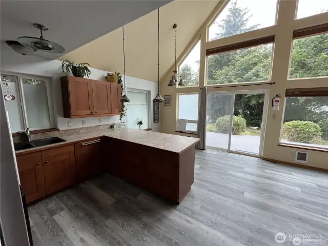 Kitchen Dining Area