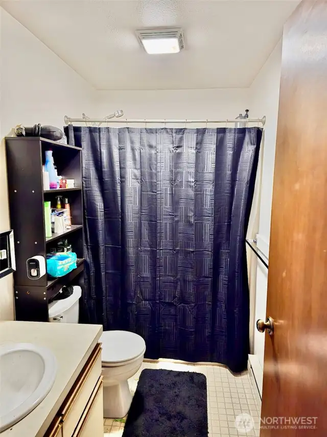 Unit 3 Full Bathroom