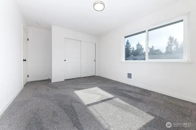 Guest bedroom with very spacious closet