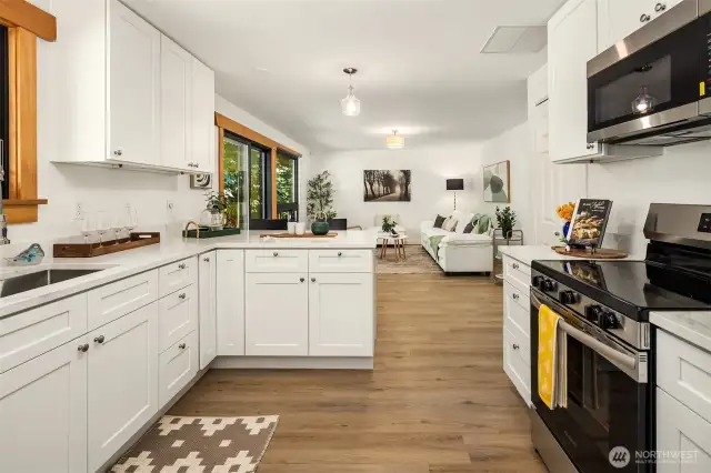 Brand New Full Kitchen w new appliances, flooring, and Paint