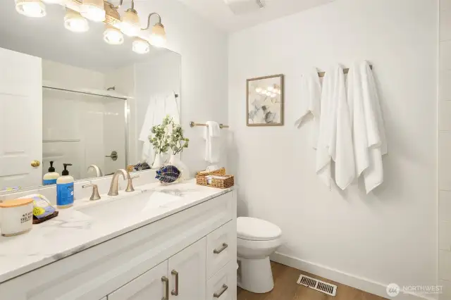 Full Bathroom all brand new in Hallway