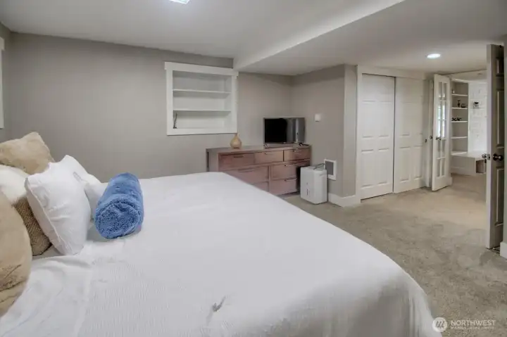 Lower level office-den with closet