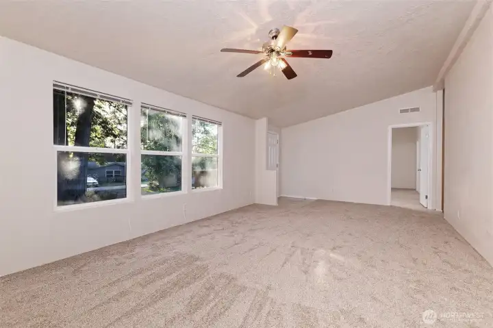 Spacious living room