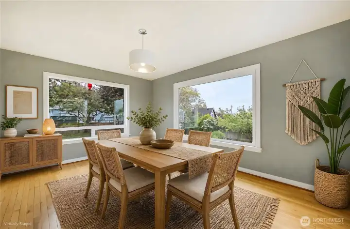 Large dining perfect for entertaining.