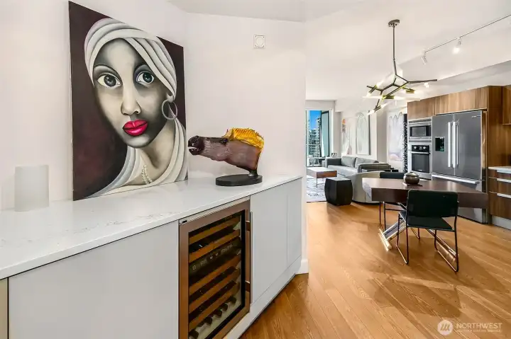 henribuilt landing area with quartz and subzero bev center
