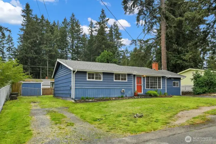 Great spot on the side of the house for RV's, boats, or build a garage or carport here!