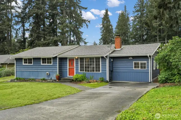Lots of driveway parking!