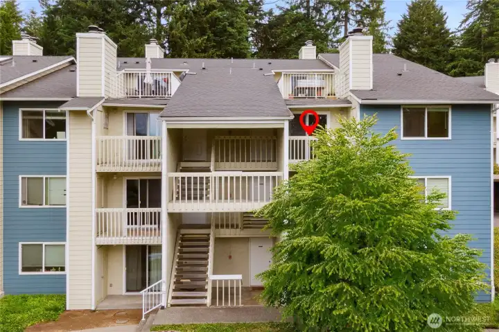 This is a corner unit on the right. No shared walls to the south.