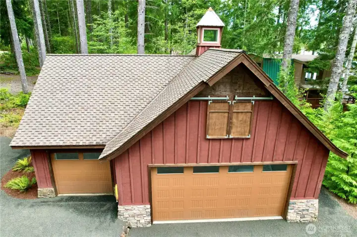 Custom built shop/garage with attention to all the details!