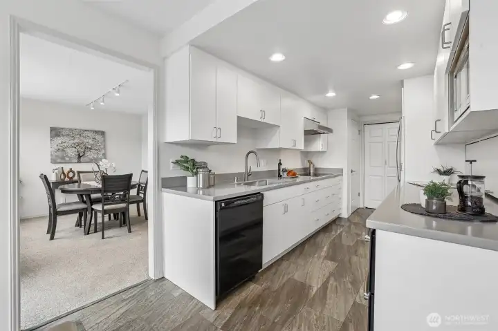 Sleek modern lines in the kitche with GREAT storage, countertop space, extra lighting