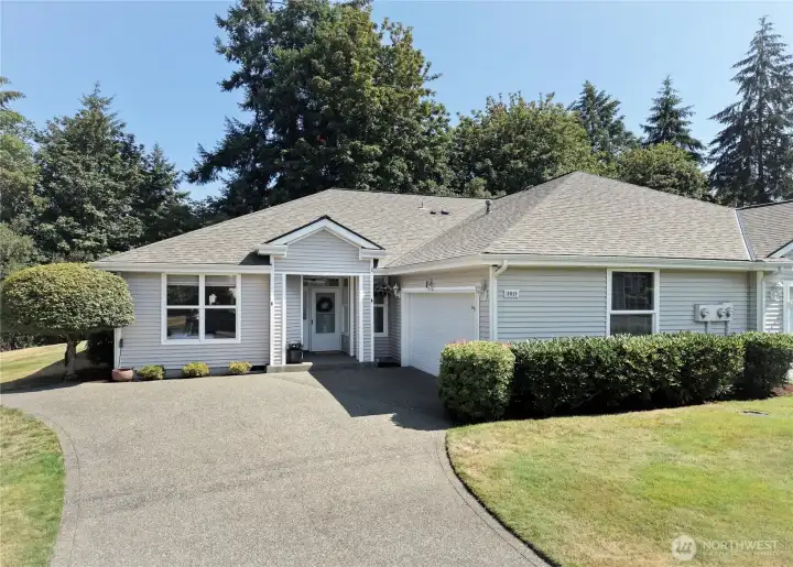 Beautiful Oakbrook condo in Chambers Garden. 1-level spacious living in a gated community. Beautiful Oakbrook condo in Chambers Garden. 1-level spacious living in a gated community.
