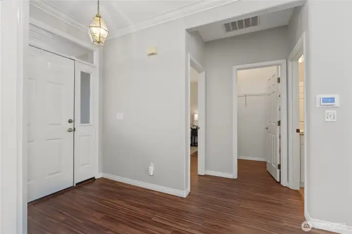 Updated laminate flooring throughout. Plus a large walk in closet off the entrance. Updated laminate flooring throughout. Plus a large walk in closet off the entrance.