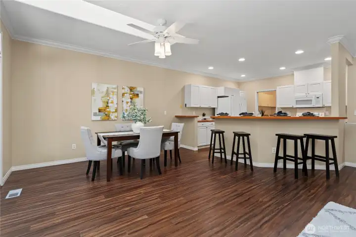 Lots of room to cook and entertain. Lots of room to cook and entertain.