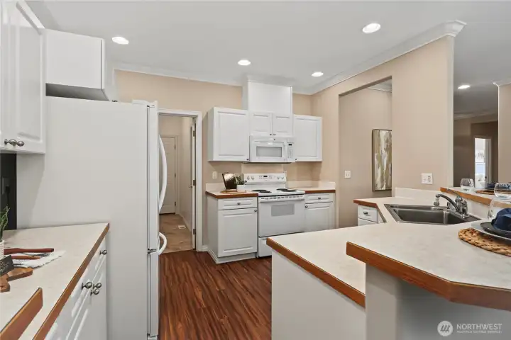 Lots of cabinet and counter space for entertaining. Lots of cabinet and counter space for entertaining.