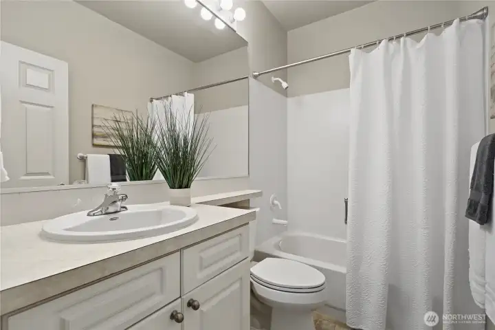 Hall full bath. Hall full bath.