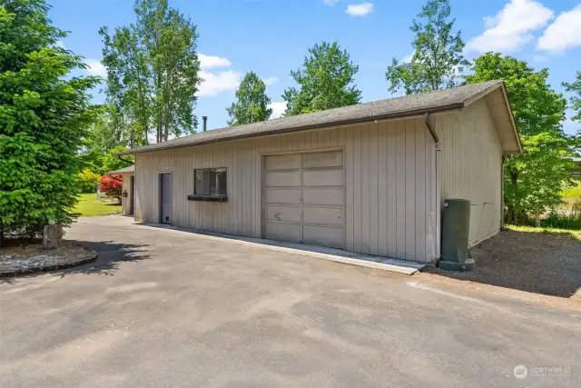 1,400 square foot detached shop with endless possibilities!