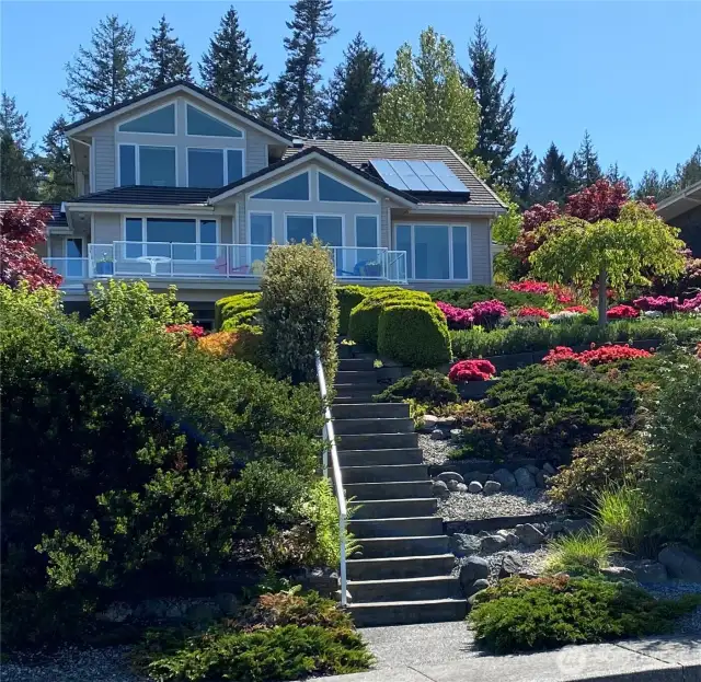 Beautifully terraced entrance