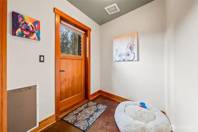 Here's the doggy door, outside is a generous-sized dog run.  Perfect for your animals!