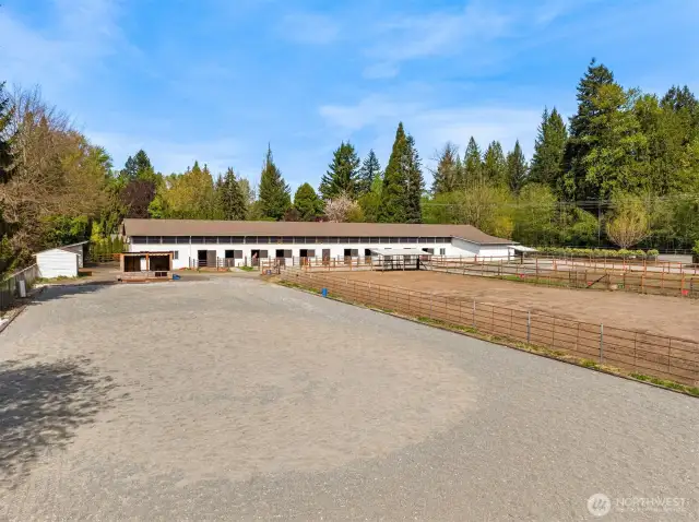 Updated with $$$$ of new upgrades for easy riding. 20 x 60 m.  Want a bigger arena? Expand arena to large level paddock bordering arena.