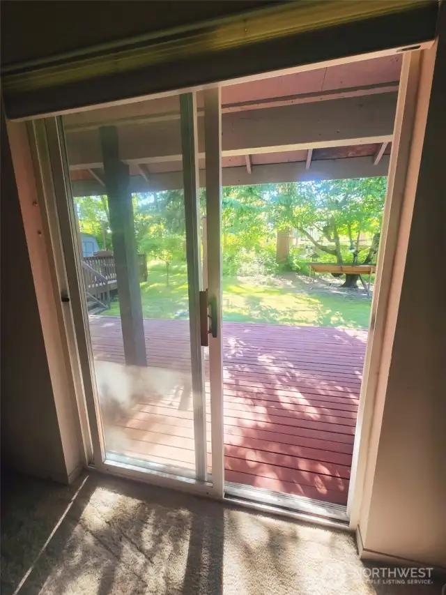 primary bedroom access to backyard/patio/jacuzzi