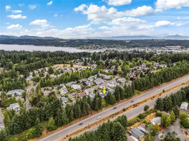 This location allows quick access to all of the shops, restaurants, and the freeway.
