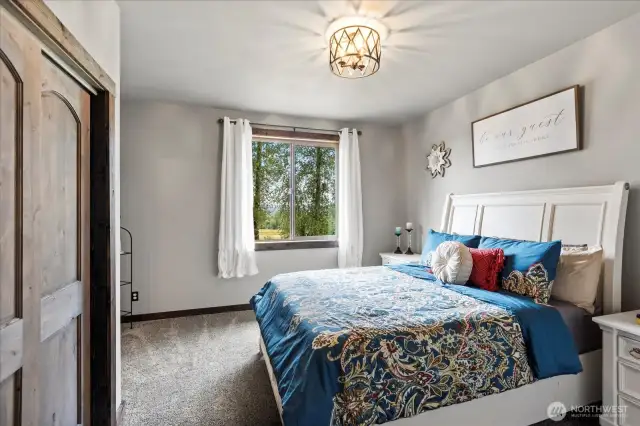 Guest bedroom.