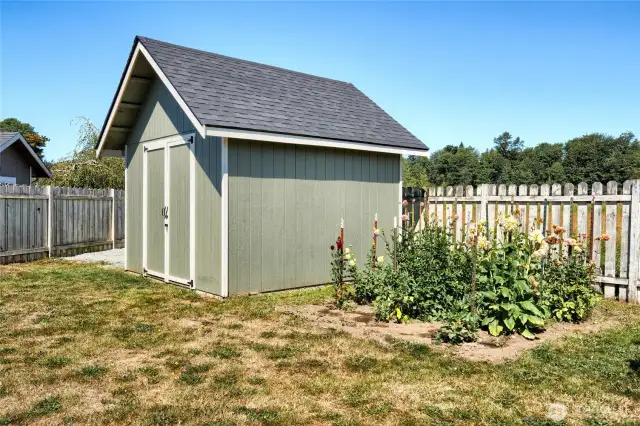 12'x12' out building offers great extra storage for toys or projects
