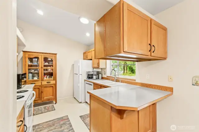 Adorable super clean kitchen