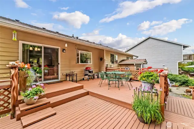 Massive deck to enjoy these warm August nights