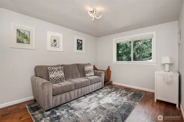 2nd upstairs guest bedroom.