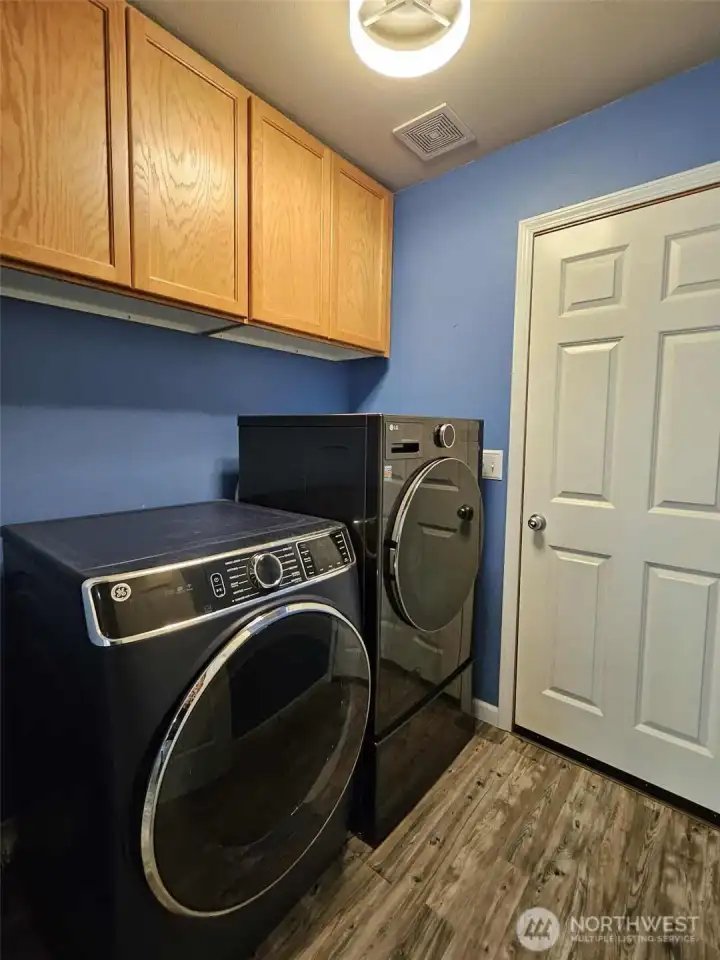 laundry room (washer and dryer stay)