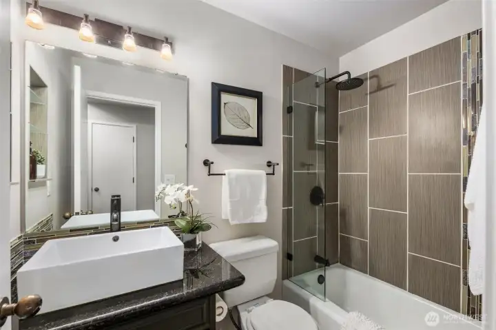 Full bathroom on the second floor.