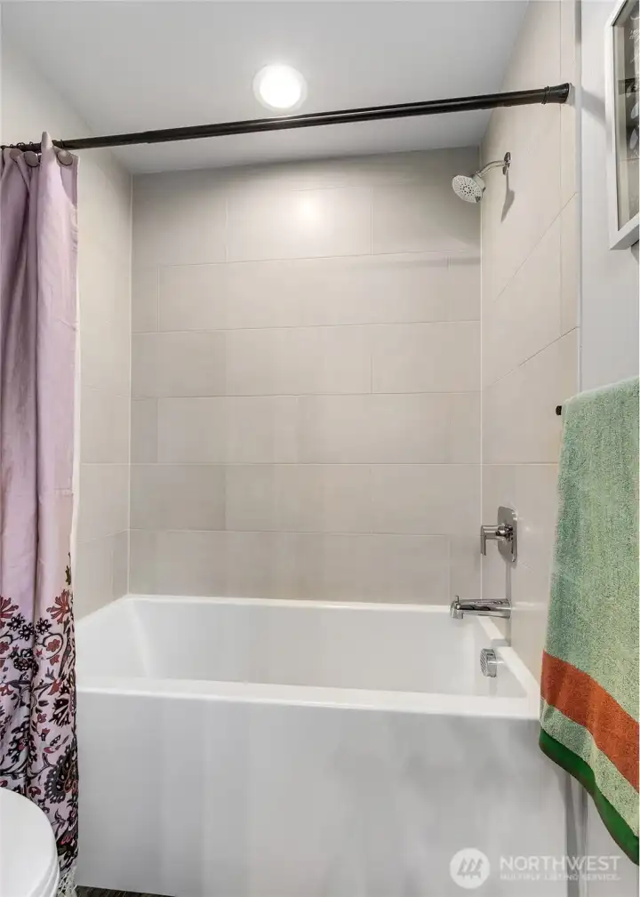 Full bath Tub/shower