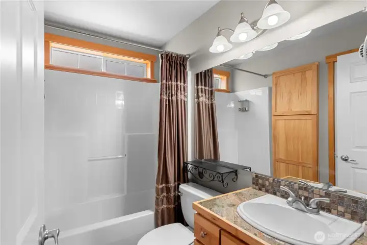 Main floor full bathroom