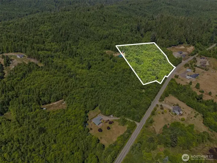 Property lines are approximate.