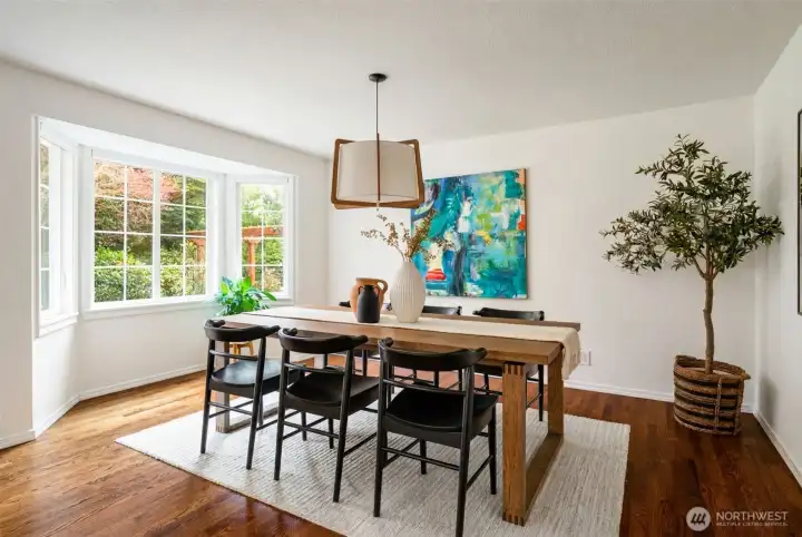 Beautiful dining space with greenery all around