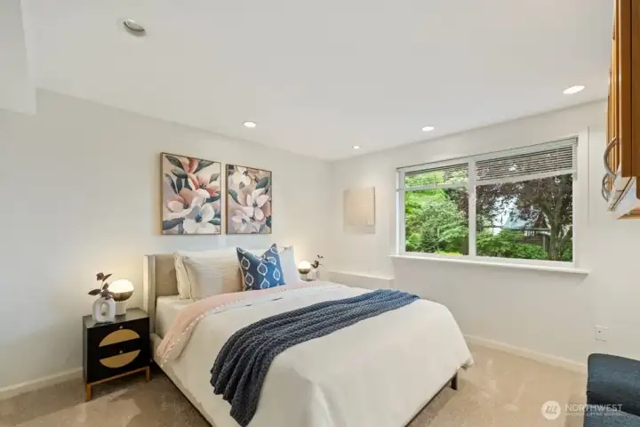 Lower level spacious bedroom Lower level spacious bedroom