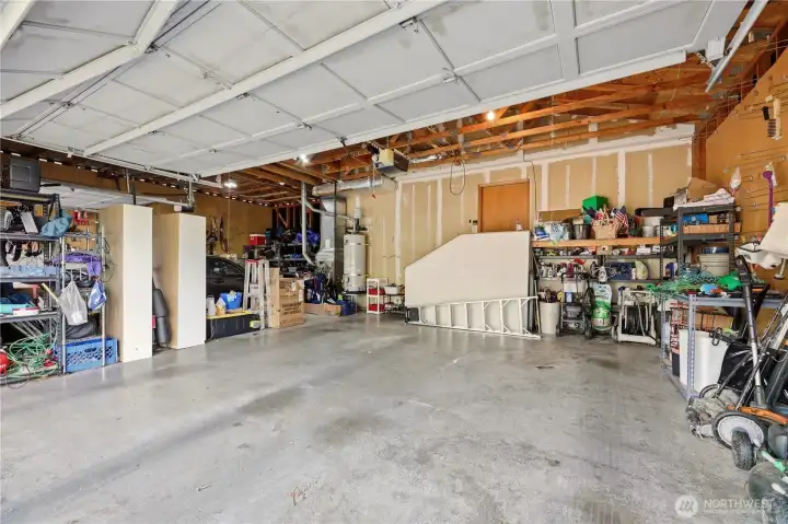 Huge 3 Car Garage! Huge 3 Car Garage!