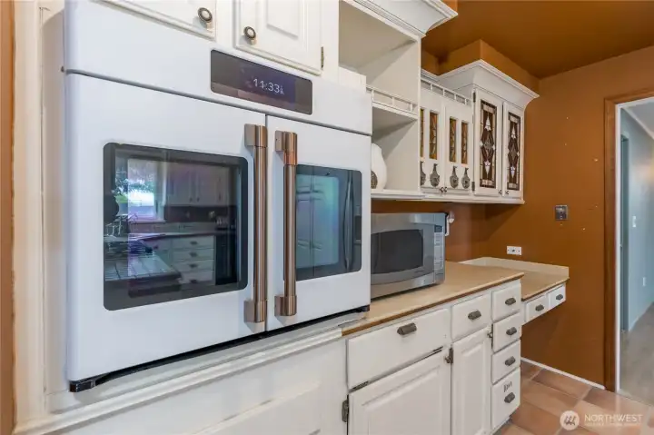 Modern 2024 French Door wall oven complete with air fry, convection and wifi connectivity for the tech-savvy cook