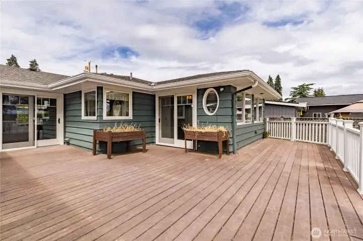 Expansive back deck