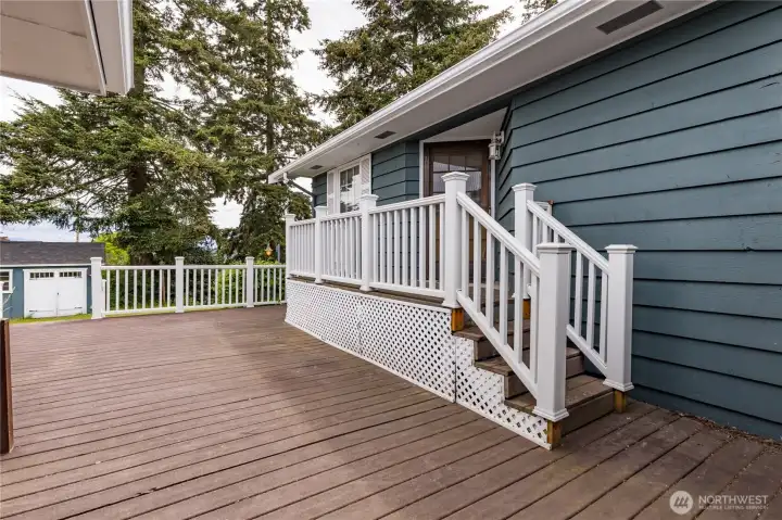 Private outdoor entry into the primary suite