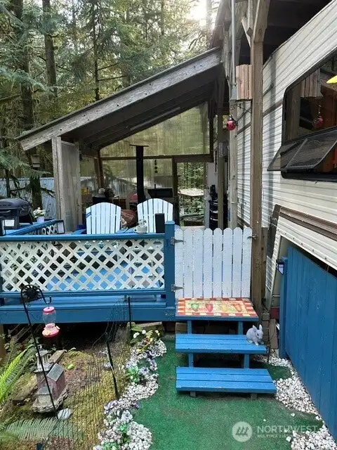 Heading into deck area/entryway