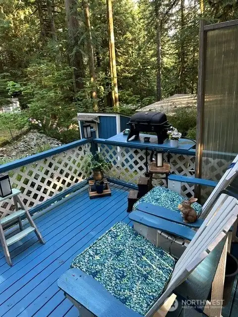 Uncovered deck Sitting Area