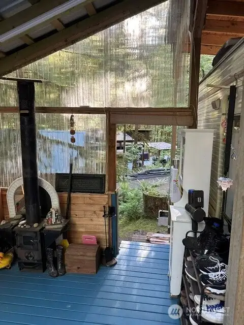Entry to yard from Covered Deck