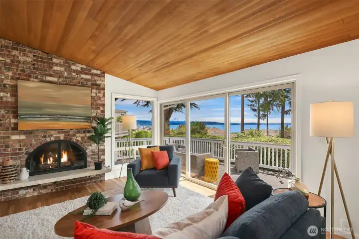 Front row seats to the spectacular views from the living room, dining room and kitchen