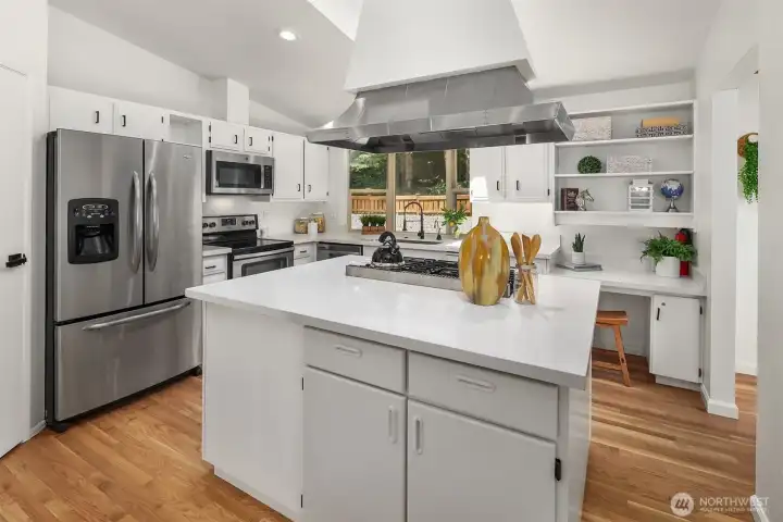 Large, chef's kitchen overlooking the backyard, perfect for you culinary adventures
