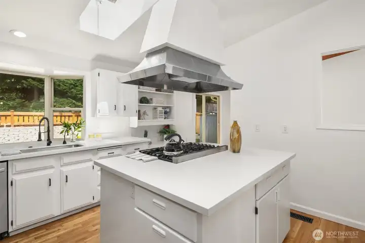 Large, chef's kitchen overlooking the backyard, perfect for you culinary adventures