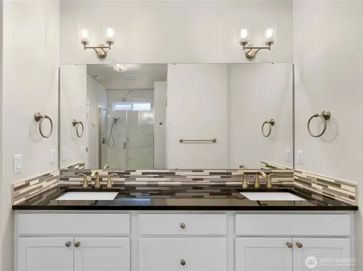 Dual vanity & quartz counter tops