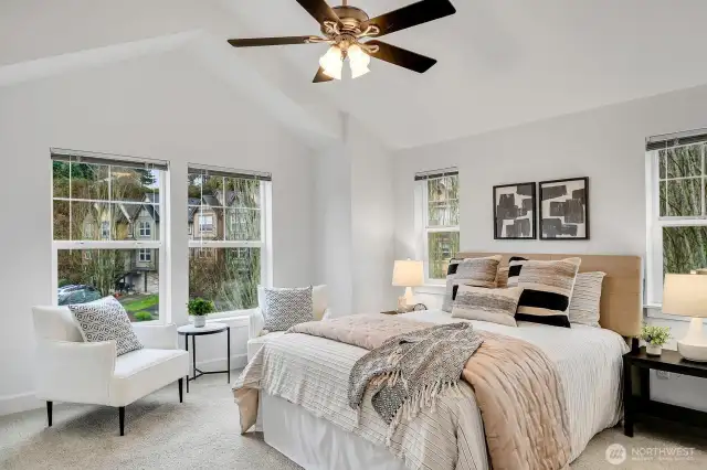 Primary suite with ceiling fan